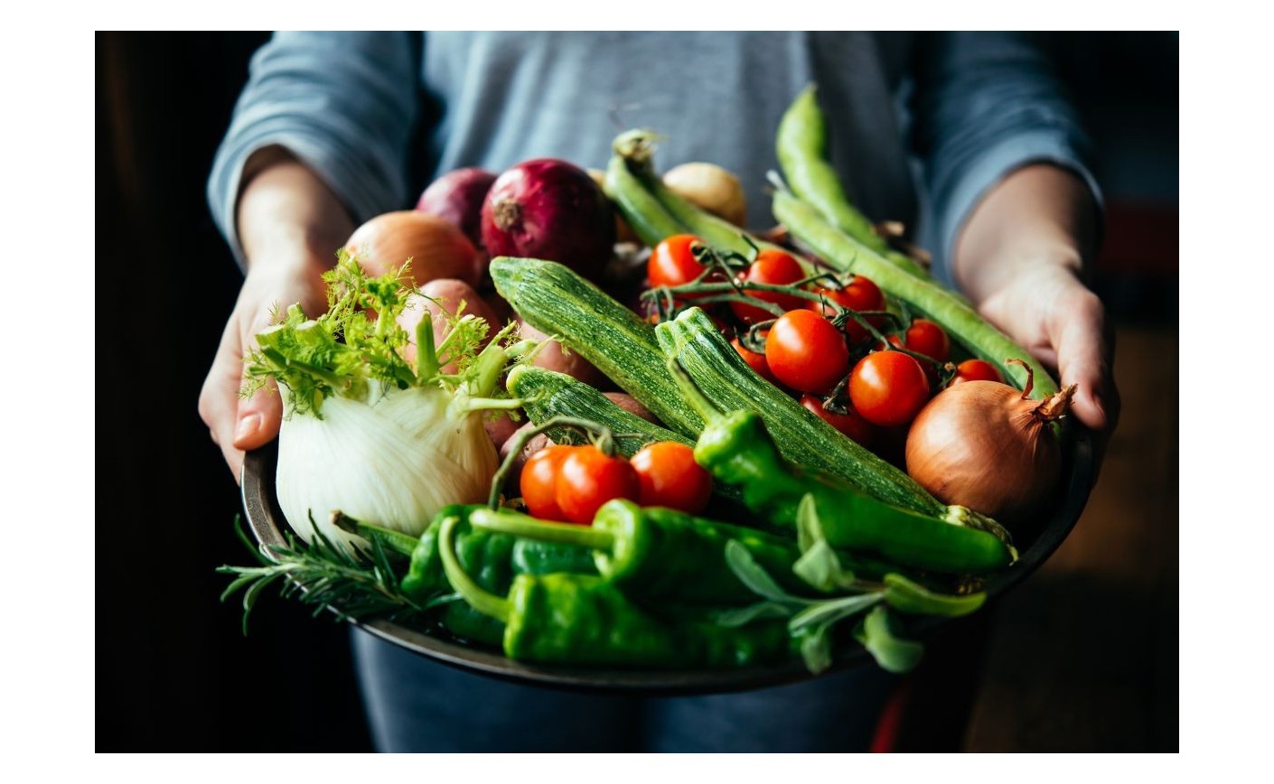 Seleccionamos las verduras y cuidamos su preparación para mantener su aroma, sabor y textura.